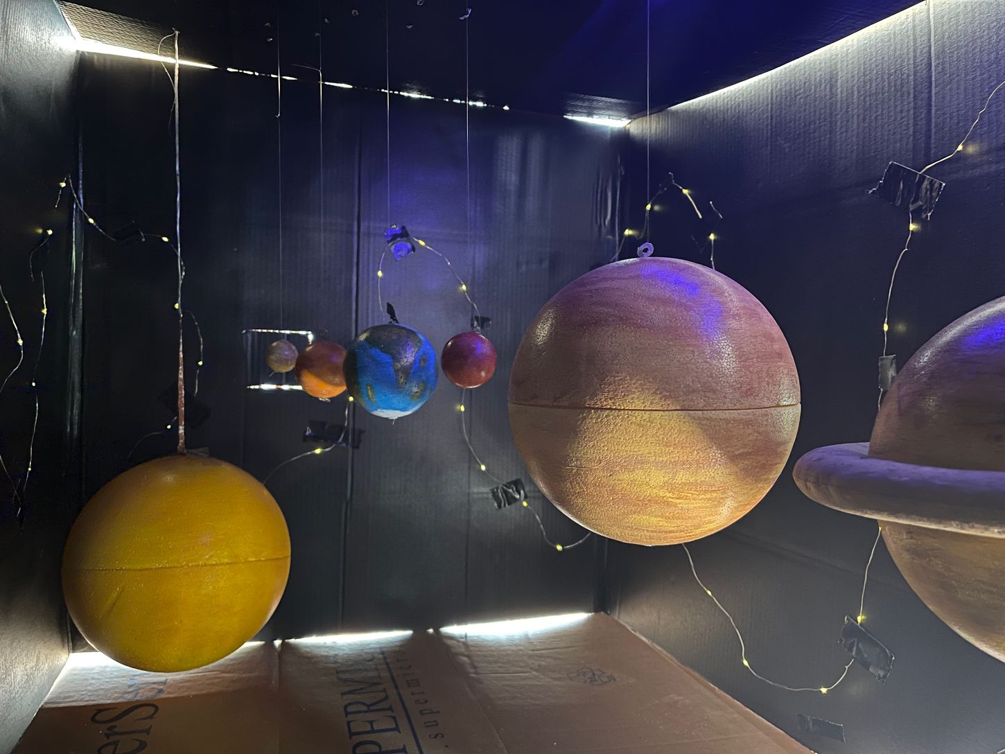 Exposición: 'Descubriendo el Universo, la Célula y la Densidad'